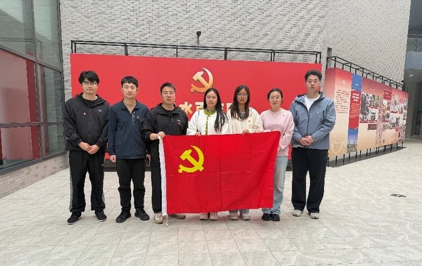 谈球吧体育