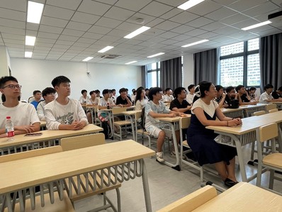 谈球吧体育