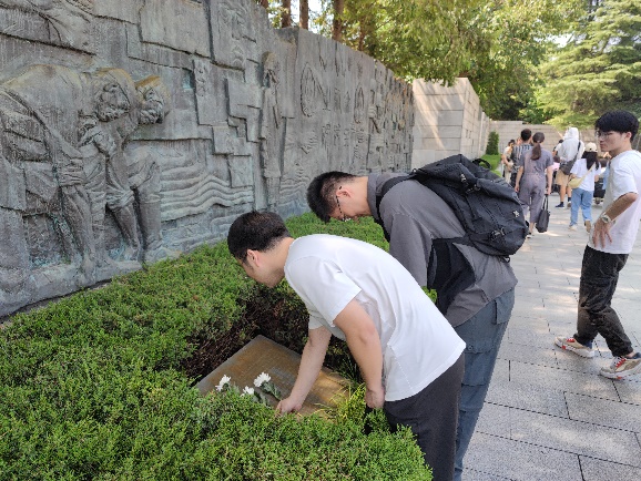 谈球吧体育