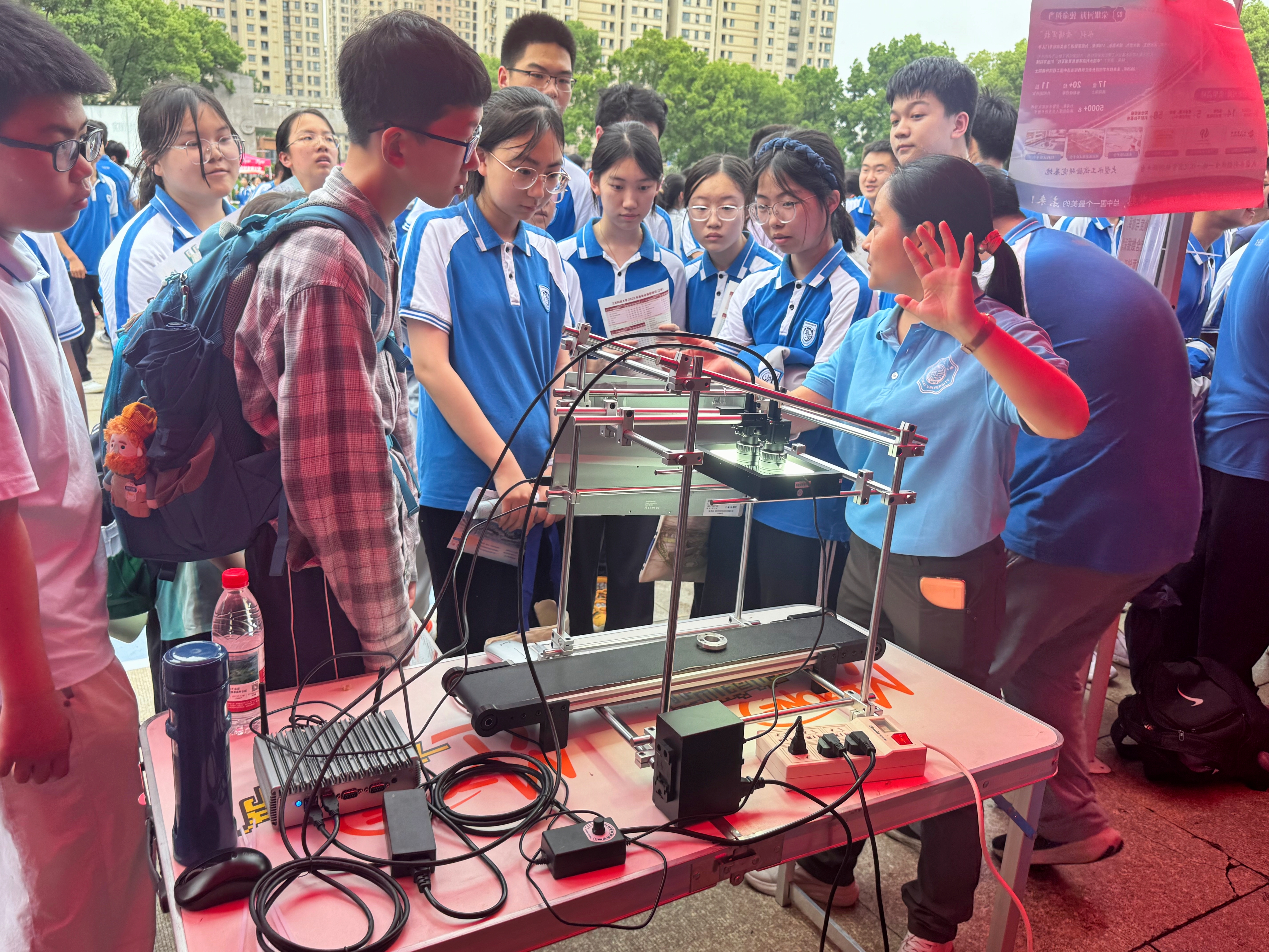 谈球吧体育