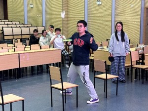 谈球吧体育