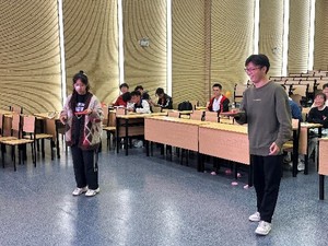 谈球吧体育