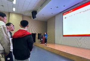 谈球吧体育