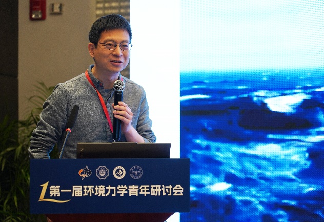 谈球吧体育