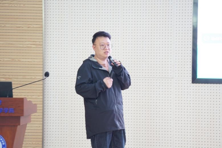 谈球吧体育