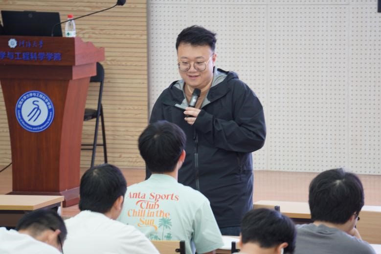 谈球吧体育