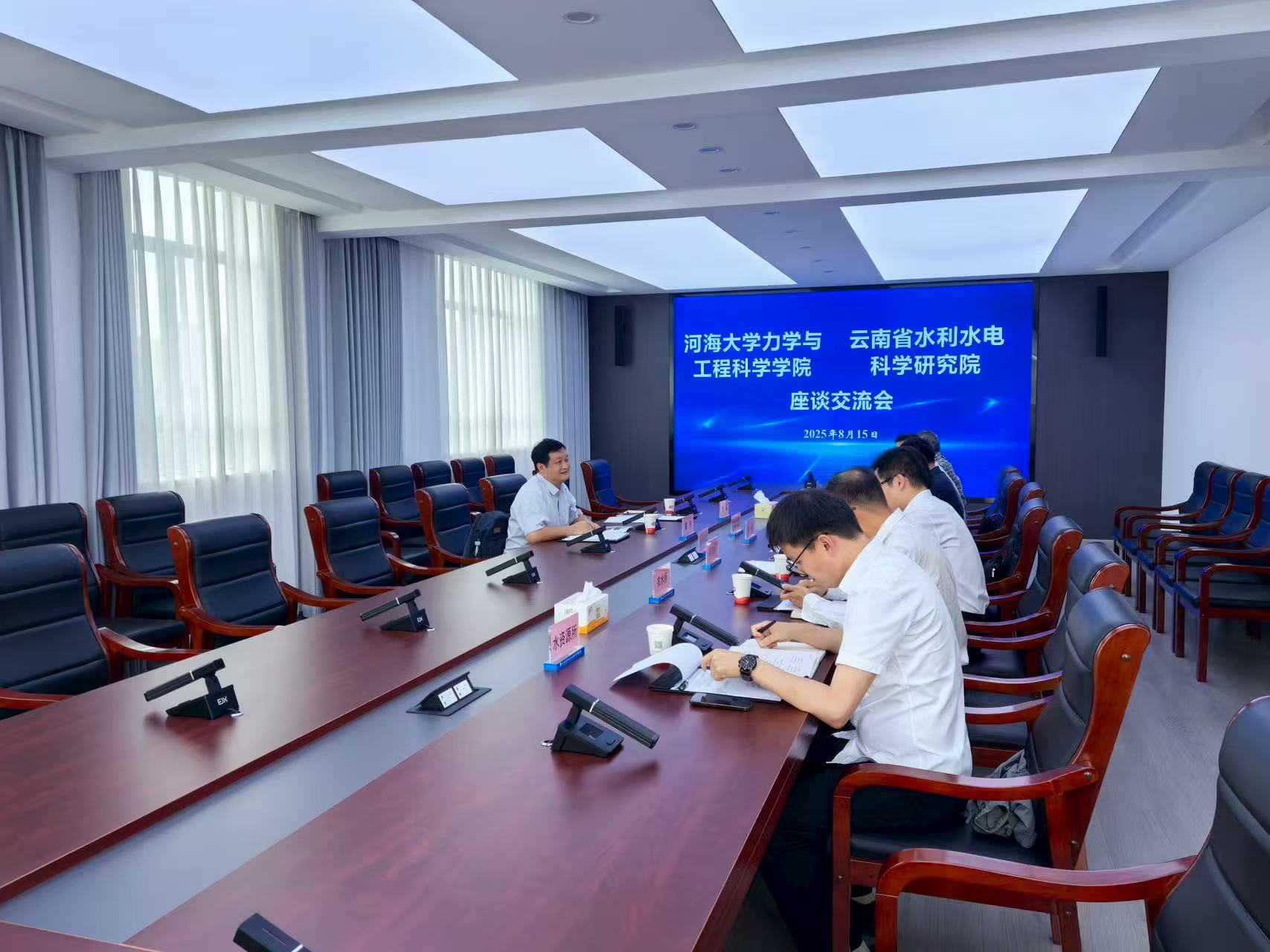 谈球吧体育