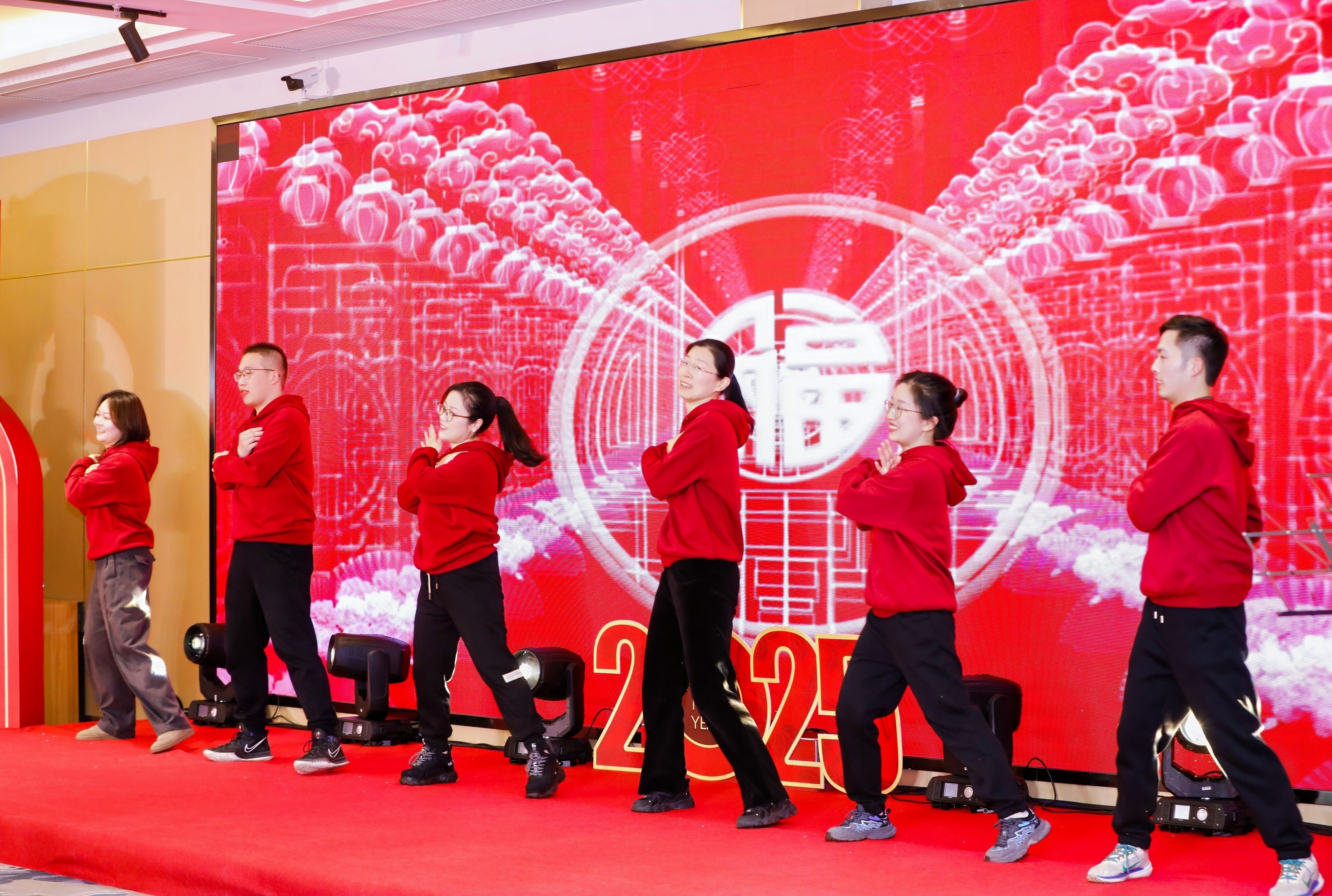 谈球吧体育