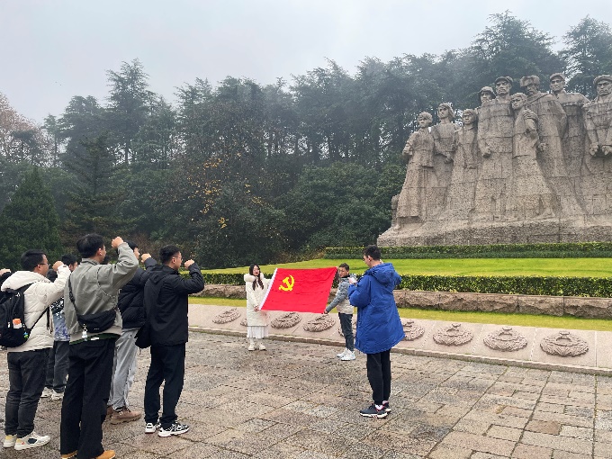 谈球吧体育