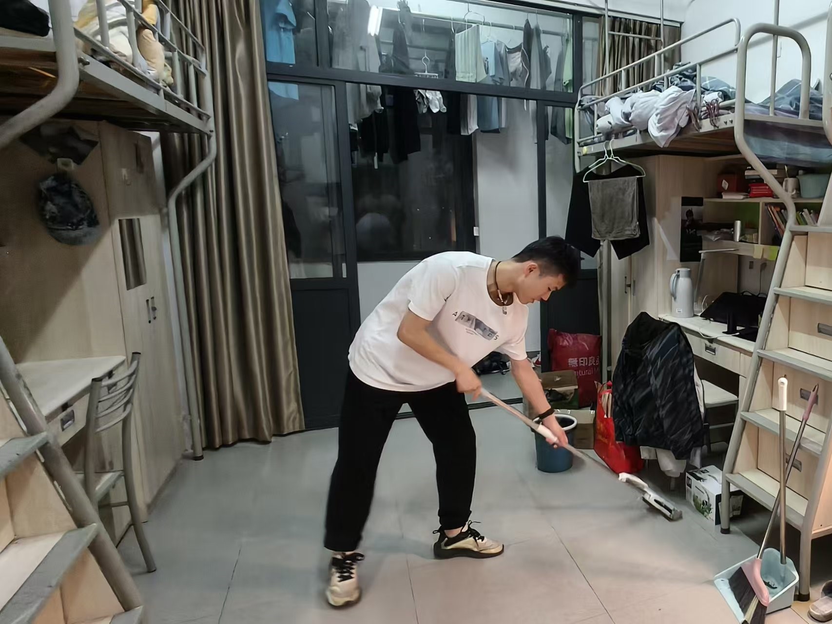 谈球吧体育