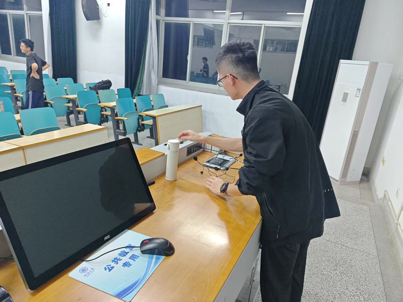谈球吧体育